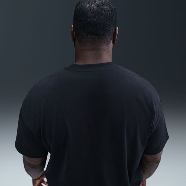 U NSW TEE M90 SNKR PTCH PKT 2