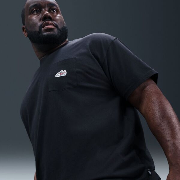 U NSW TEE M90 SNKR PTCH PKT 2