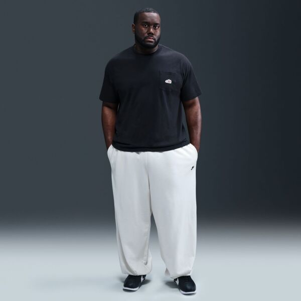U NSW TEE M90 SNKR PTCH PKT 2