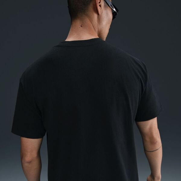 U NSW TEE M90 SNKR PTCH PKT 2