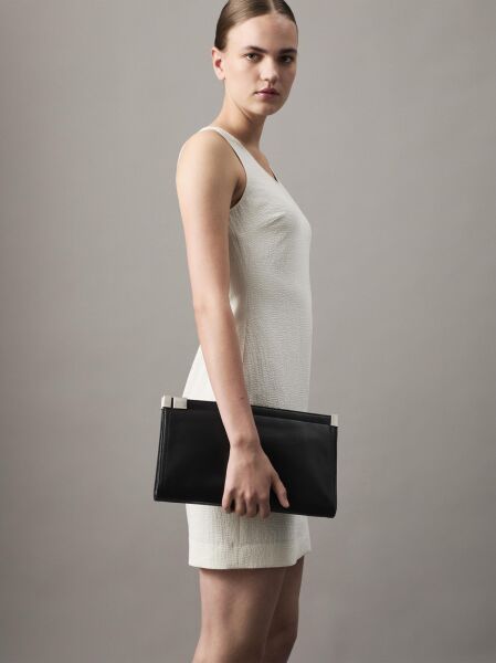 CK NARRATE OVERSIZED CLUTCH