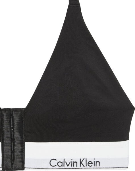 LIGHTLY LINED TRIANGLE