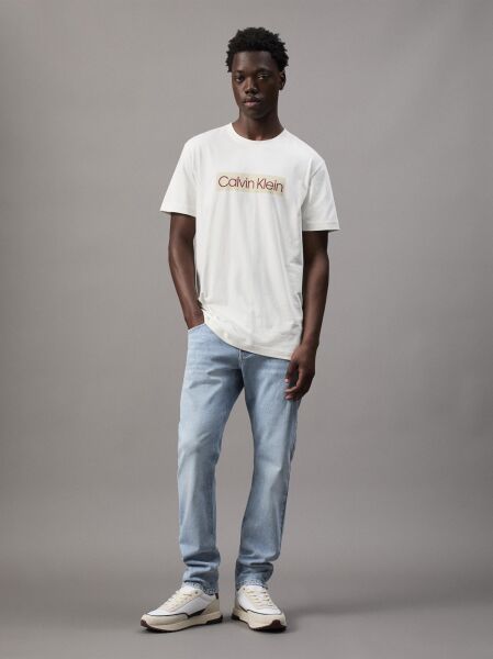CALVIN KLEIN LABEL PRINT TEE