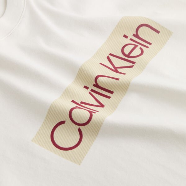 CALVIN KLEIN LABEL PRINT TEE