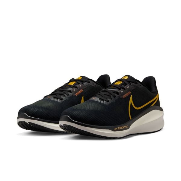 NIKE VOMERO 17