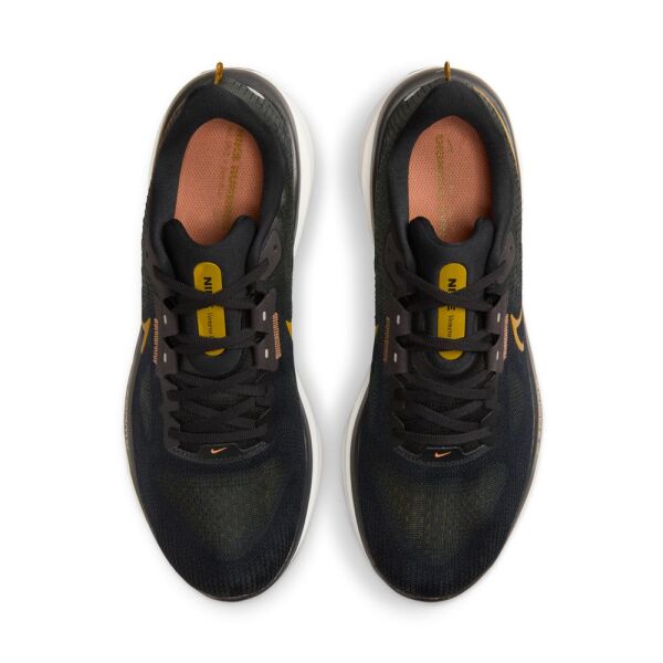NIKE VOMERO 17