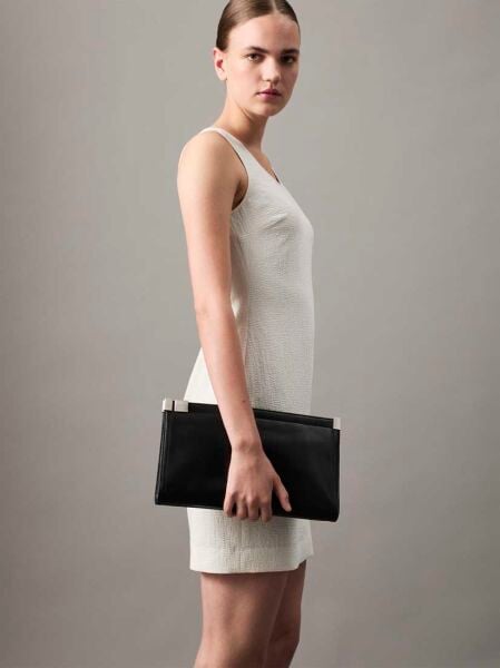 CK NARRATE OVERSIZED CLUTCH