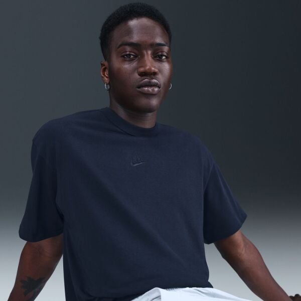 M NSW PREM ESSNTL SUST TEE