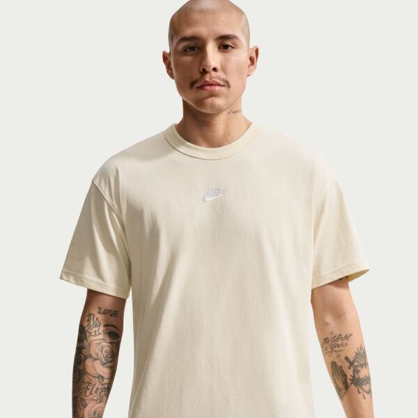 M NSW TEE LSE PREM ESS SUST