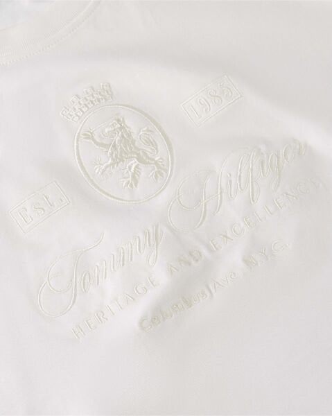 VARSITY CREST RLX SS TEE