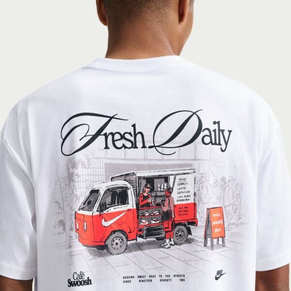 U NSW TEE LSE CAFE SWOOSH VAN