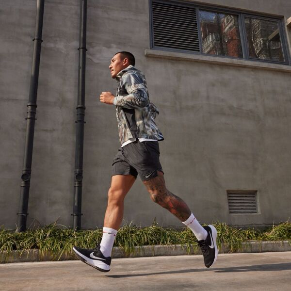 NIKE REVOLUTION 7