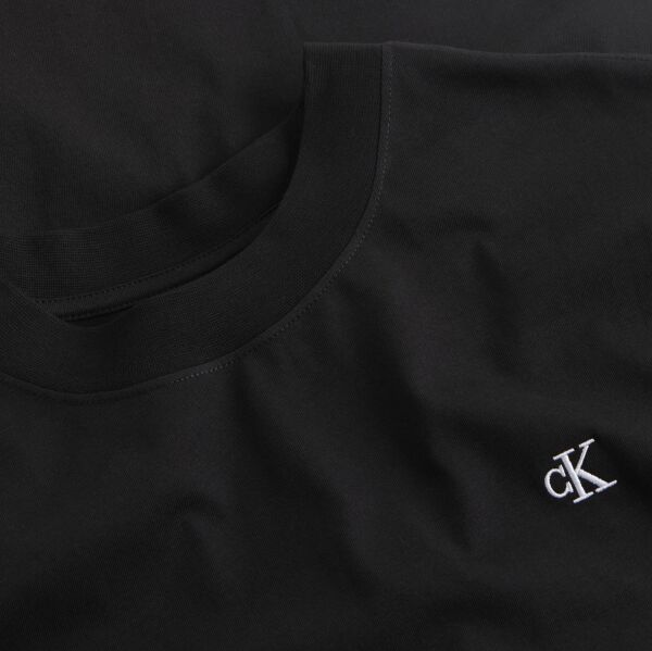 SERIF FONT GRAPHIC TEE