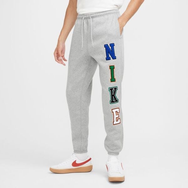 M NK CLUB BB CF PANT LTTRS