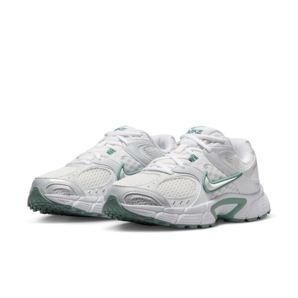 W NIKE V5 RNR