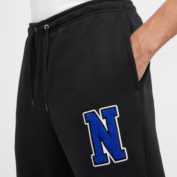 M NK CLUB BB CF PANT LTTRS