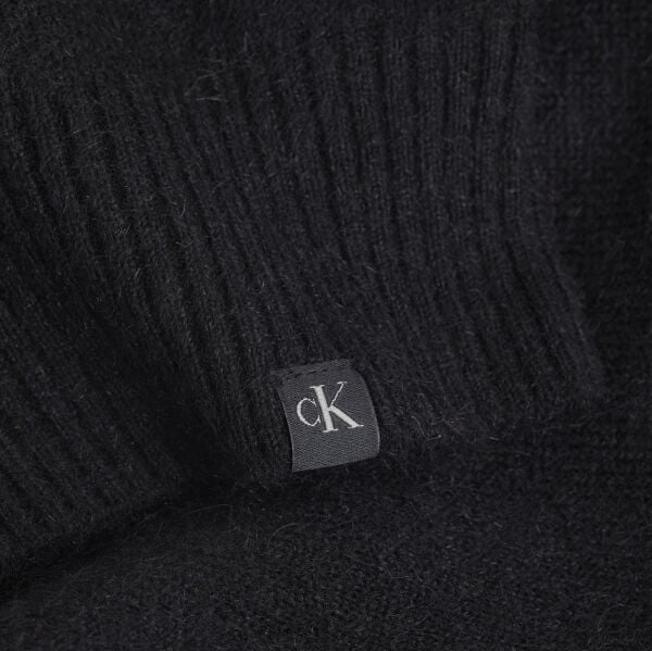 FLUFFY YARN V-NECK SWEATER