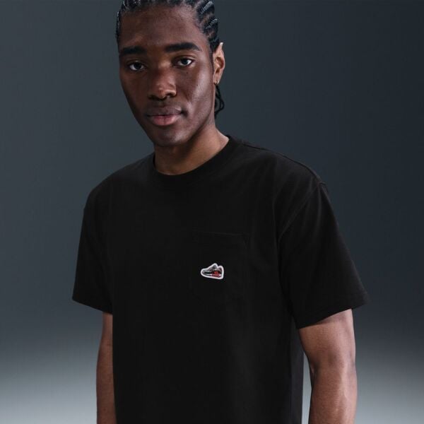 M NSW TEE ACCS PATCH CNCT FA25