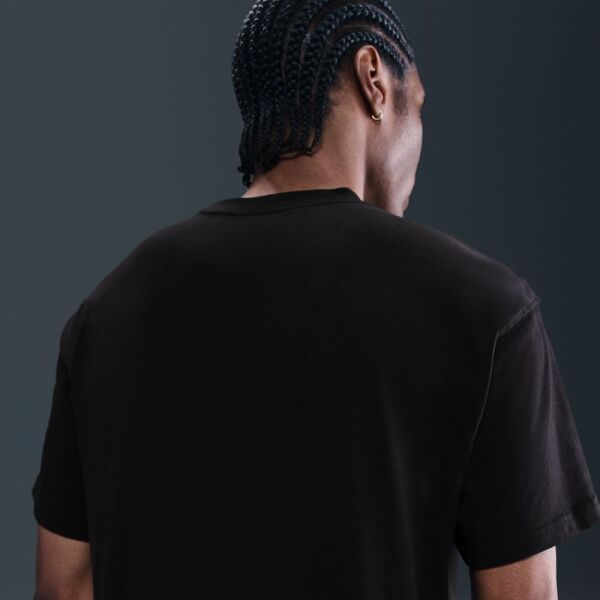 M NSW TEE ACCS PATCH CNCT FA25