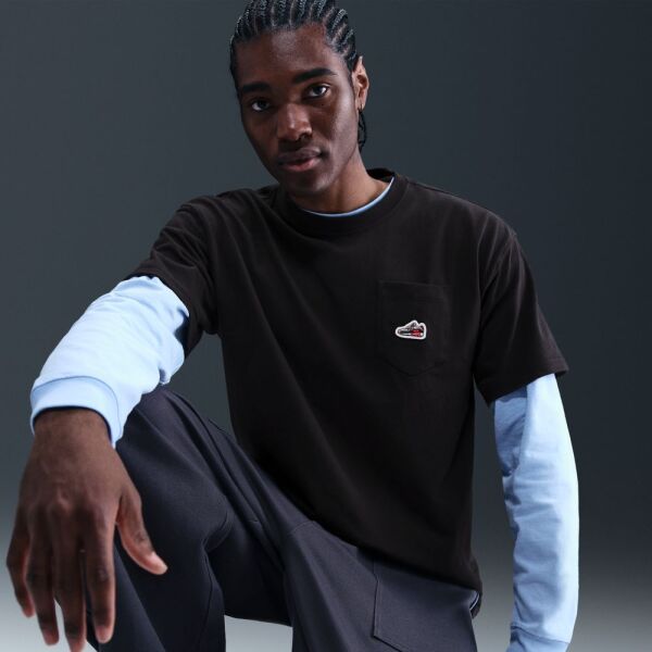 M NSW TEE ACCS PATCH CNCT FA25