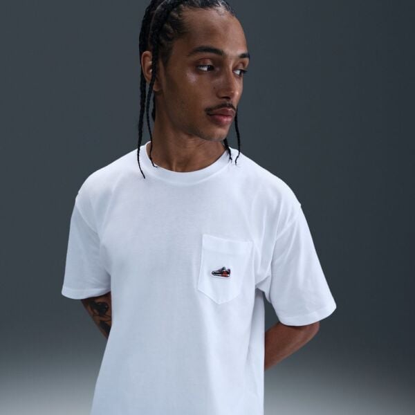 M NSW TEE ACCS PATCH CNCT FA25