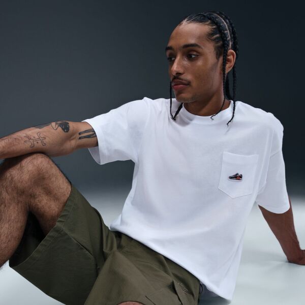 M NSW TEE ACCS PATCH CNCT FA25