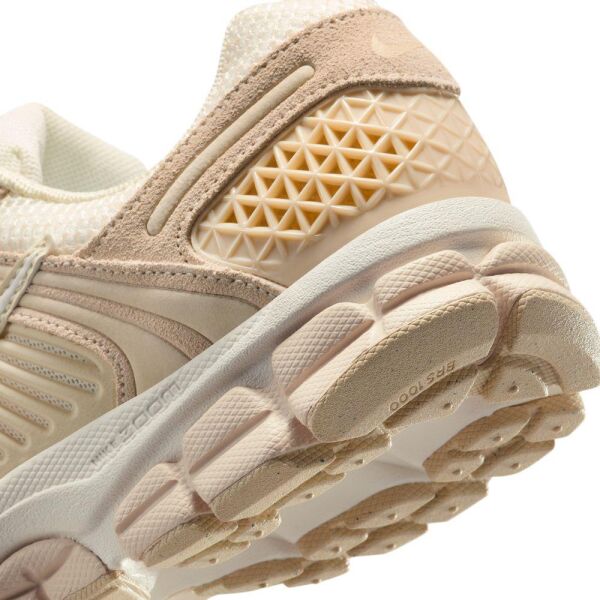 W NIKE ZOOM VOMERO 5