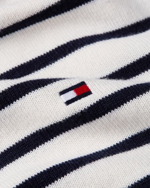 WCC SIGNATURE CREW NECK