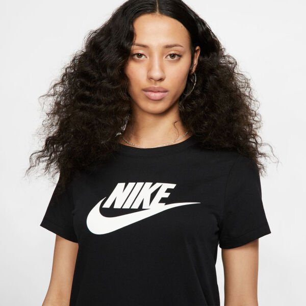 W NSW TEE ESSNTL ICON FUTUR