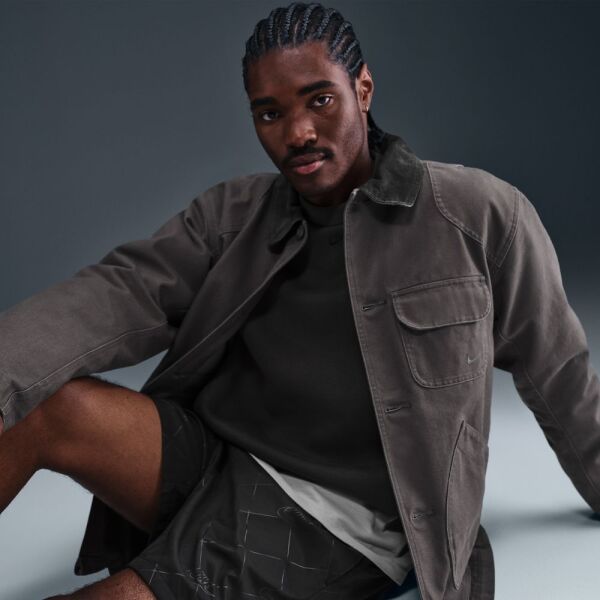 M NK CLUB WVN FLW EMBSS REISSE