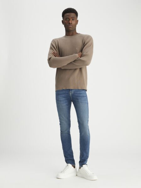 SLIM RIB SWEATER