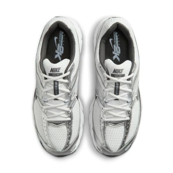 NIKE AIR MAX MOTO 2K