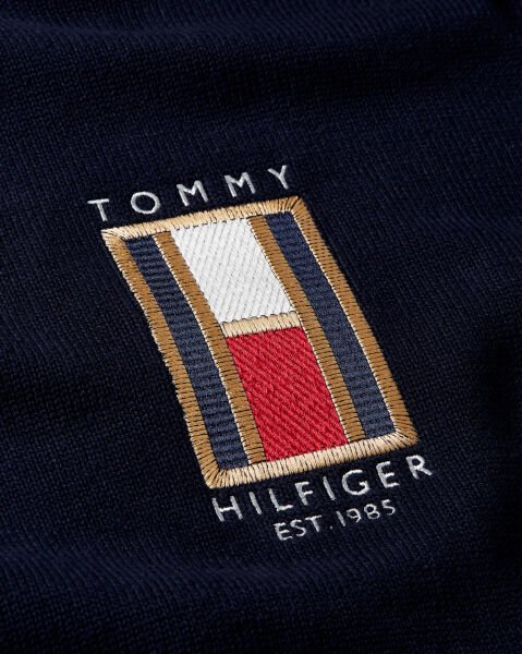 GRAPHIC CREW NECK