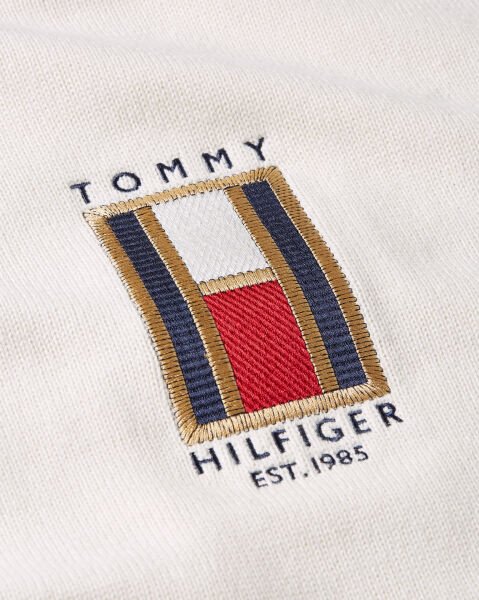 GRAPHIC CREW NECK