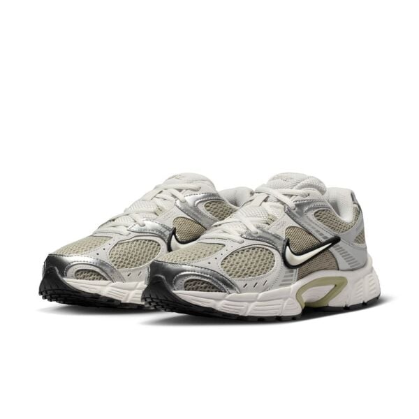 W NIKE V5 RNR