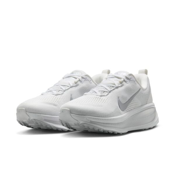 W NIKE VOMERO 18