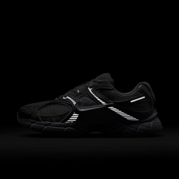 W NIKE V5 RNR