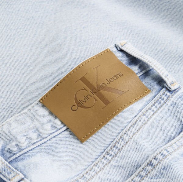 AUTHENTIC SLIM STRAIGHT