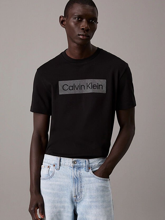 TEXTURED EMBROIDERY T-SHIRT