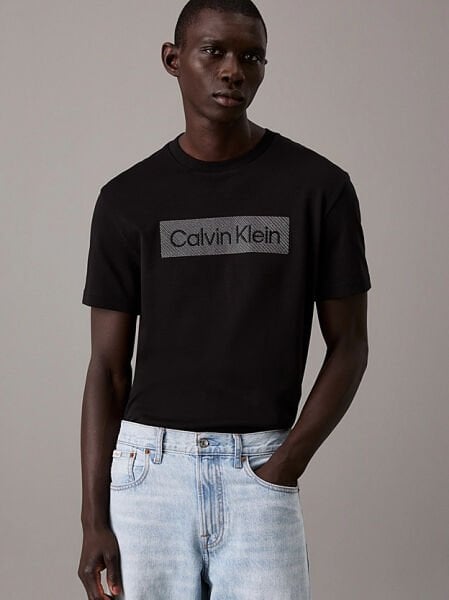 TEXTURED EMBROIDERY T-SHIRT