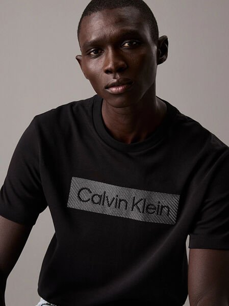TEXTURED EMBROIDERY T-SHIRT