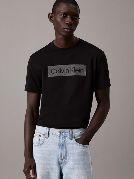 TEXTURED EMBROIDERY T-SHIRT