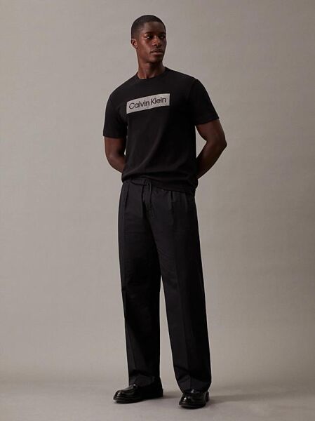 TEXTURED EMBROIDERY T-SHIRT