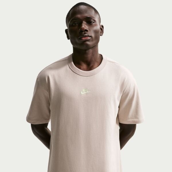 M NSW TEE LSE PREM ESS SUST