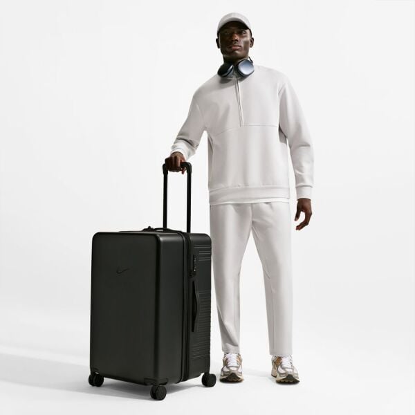 NK 29IN HARDSHELL LUGGAGE