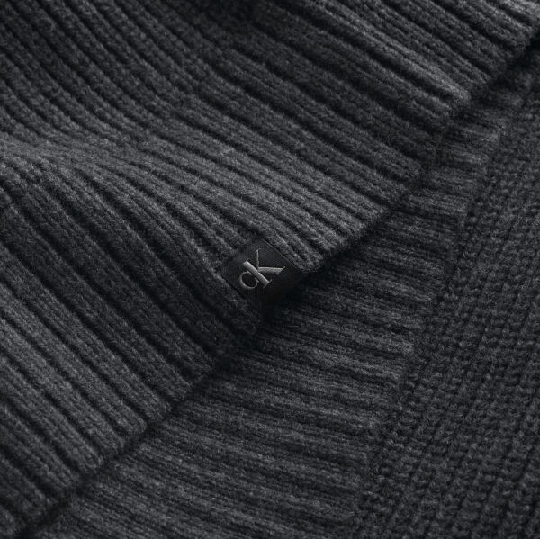 CHUNKY V-NECK SWEATER