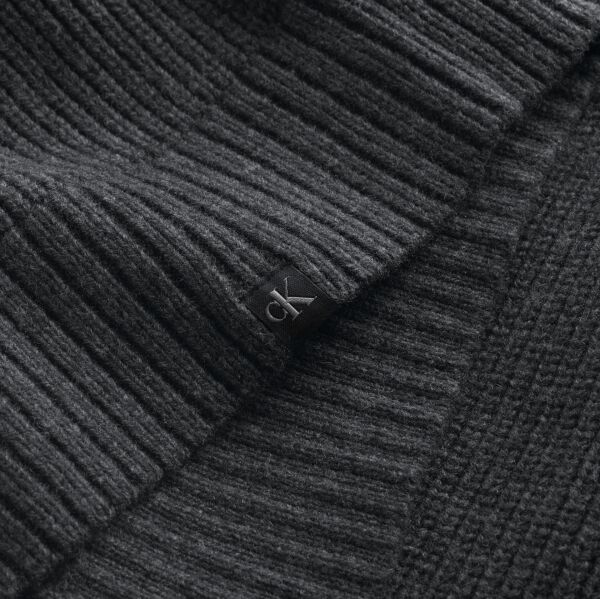 CHUNKY V-NECK SWEATER