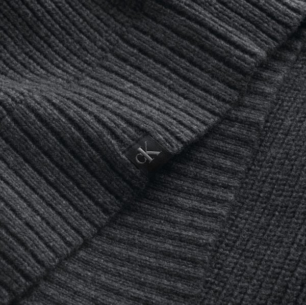 CHUNKY V-NECK SWEATER