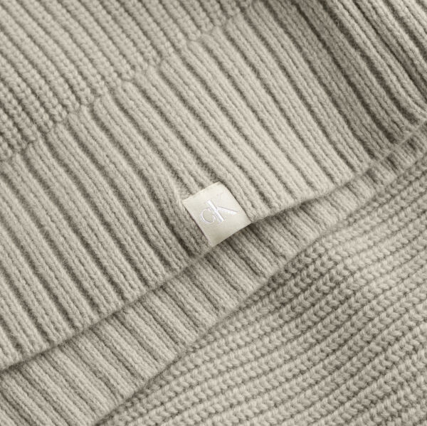 CHUNKY V-NECK SWEATER
