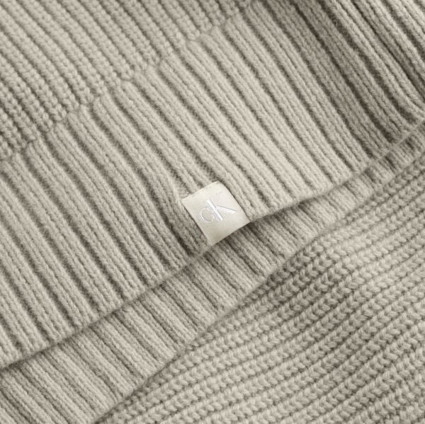 CHUNKY V-NECK SWEATER